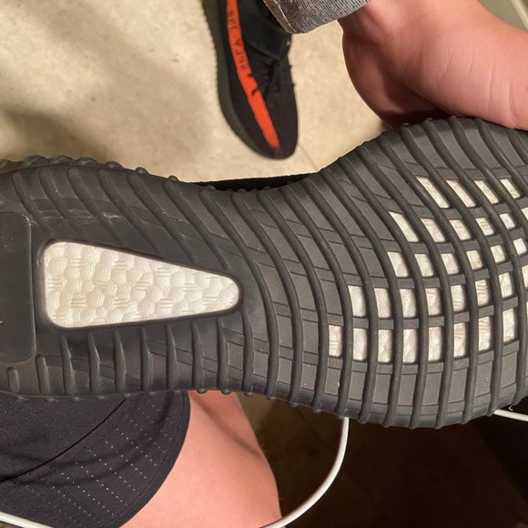 Yeezy Core Red - Picture 2 of 6